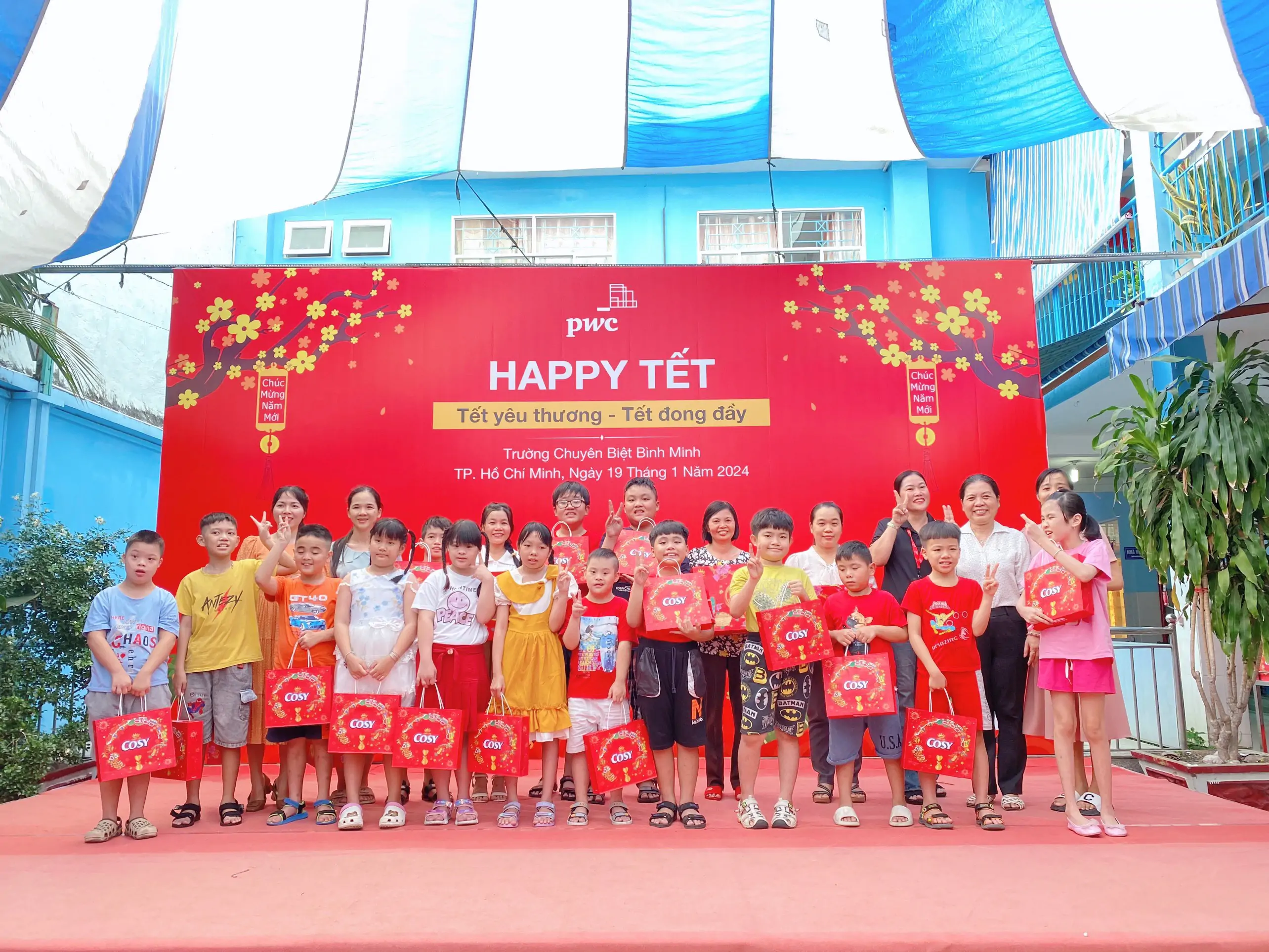 ngay-hoi-happy-tet-2024-tet-yeu-thuong-tet-dong-day-cung-tap-doan-pwc-4